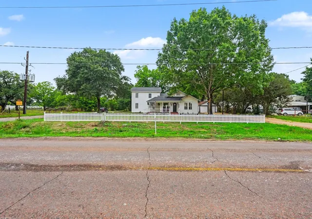 Photo 3 of Single family home for sale at 31730 Waller Tomball Rd, Waller, TX 77484 | MLS# 79812323 | Listing updated on 2026-09-28