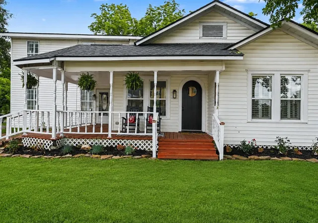 Photo 3 of Single family home for sale at 31730 Waller Tomball Rd, Waller, TX 77484 | MLS# 79812323 | Listing updated on 2026-09-28