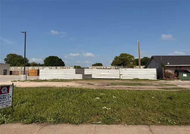Photo 1 of Land for sale at 9631 Scott St, Houston, TX 77051 | MLS# 43472721 | Listing updated on 2026-08-12