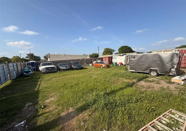 Photo 2 of Land for sale at 9631 Scott St, Houston, TX 77051 | MLS# 43472721 | Listing updated on 2026-08-12