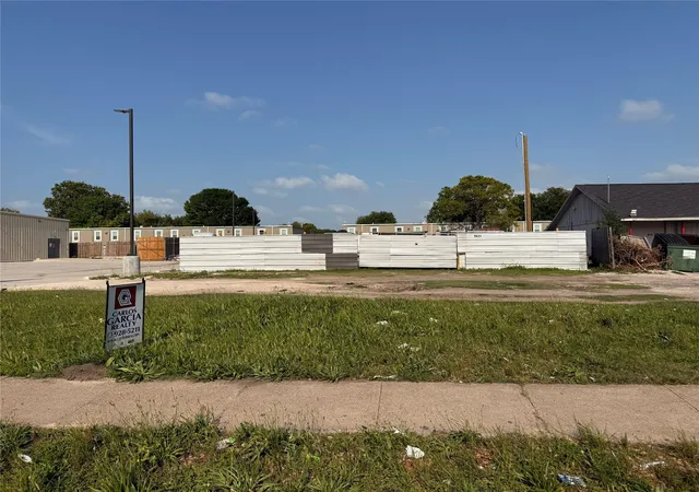 Photo 3 of Land for sale at 9631 Scott St, Houston, TX 77051 | MLS# 43472721 | Listing updated on 2026-08-12