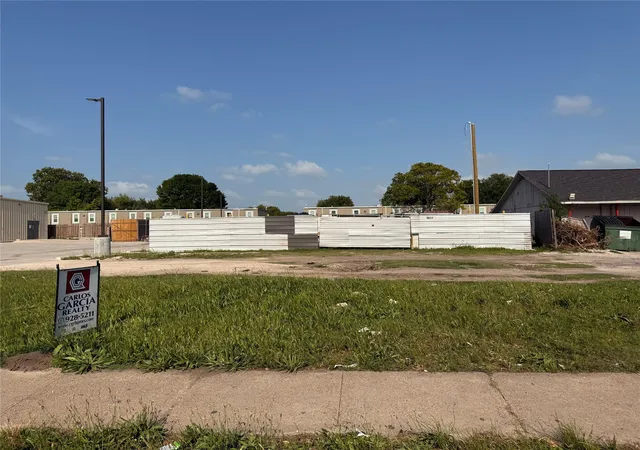 Photo 4 of Land for sale at 9631 Scott St, Houston, TX 77051 | MLS# 43472721 | Listing updated on 2026-08-12