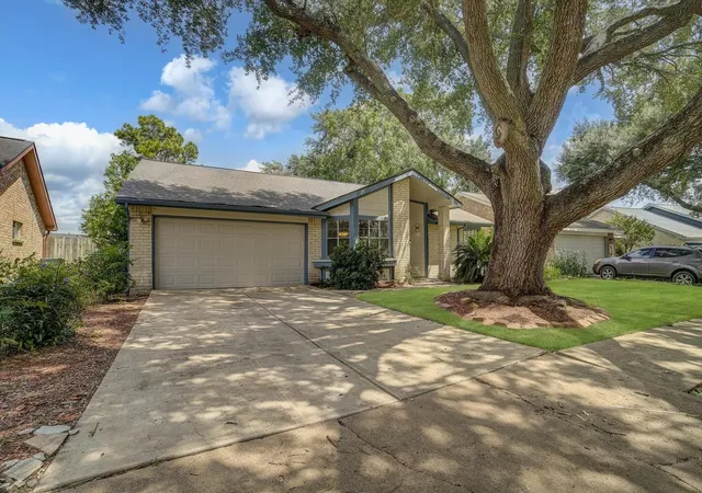 Photo 2 of Single family home for sale at 14218 Whitecross Dr, Houston, TX 77083 | MLS# 30696080 | Listing updated on 2026-08-01
