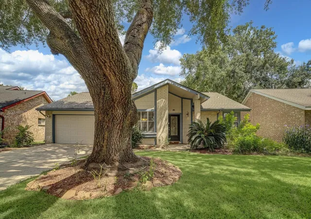 Photo 3 of Single family home for sale at 14218 Whitecross Dr, Houston, TX 77083 | MLS# 30696080 | Listing updated on 2026-08-01