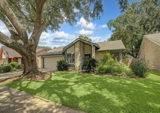 Photo 3 of Single family home for sale at 14218 Whitecross Dr, Houston, TX 77083 | MLS# 30696080 | Listing updated on 2026-08-01