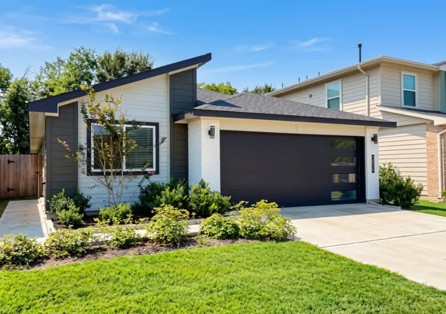 Photo 2 of Single family home for sale at 3024 Nw Stock Orchard Ln, Houston, TX 77047 | MLS# 15510623 | Listing updated on 2026-08-31