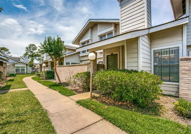Townhouse at 6217 Ludington Dr #20-920, Houston, TX 77035 | MLS# 49077340 |  | Sold on 2022-07-26