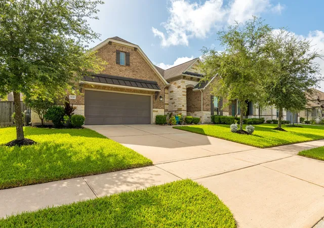 Photo 2 of Single family home for sale at 19138 Blue Hl Ln, Tomball, TX 77377 | MLS# 38690093 | Listing updated on 2026-09-09