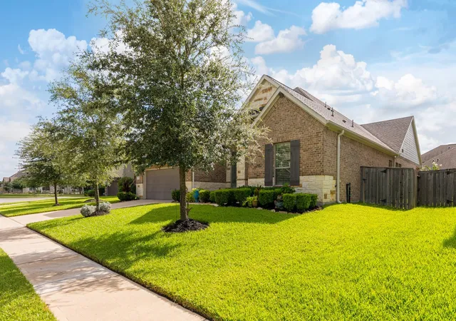 Photo 3 of Single family home for sale at 19138 Blue Hl Ln, Tomball, TX 77377 | MLS# 38690093 | Listing updated on 2026-09-09