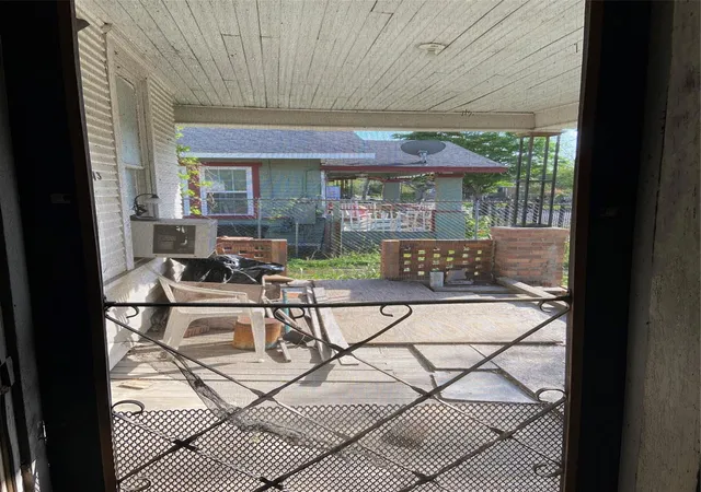 3rd image of 213 Hunt St, Houston, TX 77003 | MLS# 43319905