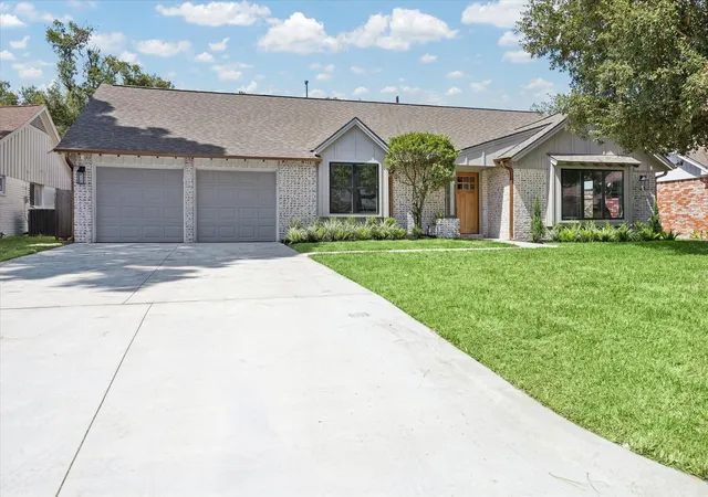 Photo 2 of Sale Pending at 10422 Timberoak Dr, Houston, TX 77043 | MLS# 21420634 | Listing updated on 2026-09-06