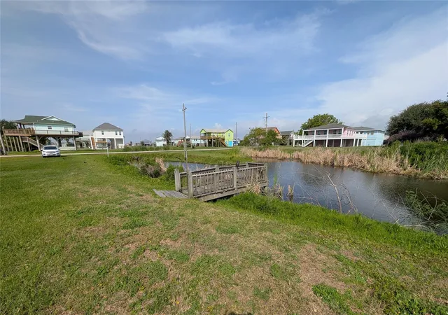Photo 4 of Single family home for sale at 942 Surfview, Port Bolivar, TX 77650 | MLS# 20487527 | Listing updated on 2026-07-28