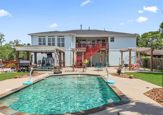 Photo 4 of Single family home for sale at 1003 S Country Clb Dr, La Porte, TX 77571 | MLS# 10933464 | Listing updated on 2026-09-09