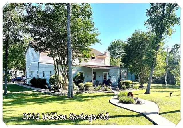 Homes for sale in Fayetteville, TX | 2042 Willow Springs Rd, Fayetteville, TX 78940 | MLS# 12881764