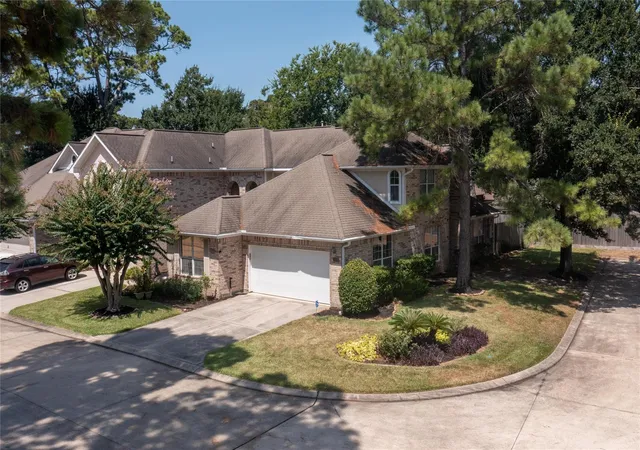 Photo 3 of Townhouse for sale at 2006 Marchwood Manor Dr, Houston, TX 77090 | MLS# 68537906 | Listing updated on 2026-09-04