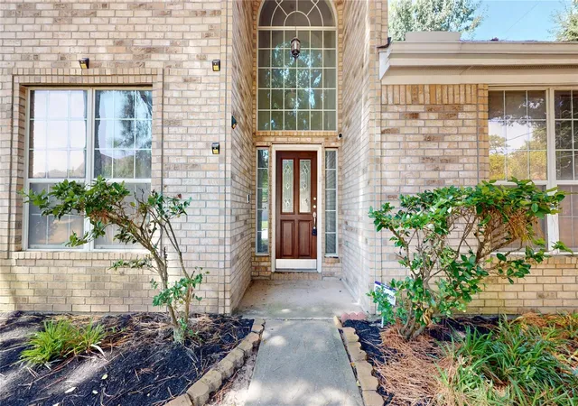 Photo 3 of Townhouse for sale at 2006 Marchwood Manor Dr, Houston, TX 77090 | MLS# 68537906 | Listing updated on 2026-09-04