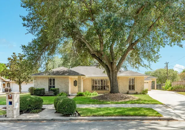 Photo 1 of Single family home for sale at 712 Browning St, Angleton, TX 77515 | MLS# 14583494 | Listing updated on 2026-09-17