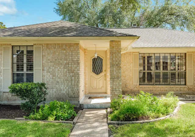 Photo 3 of Single family home for sale at 712 Browning St, Angleton, TX 77515 | MLS# 14583494 | Listing updated on 2026-09-17