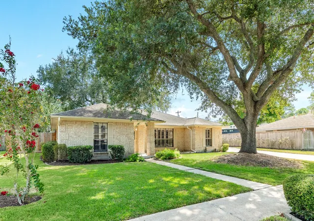 Photo 4 of Single family home for sale at 712 Browning St, Angleton, TX 77515 | MLS# 14583494 | Listing updated on 2026-09-17