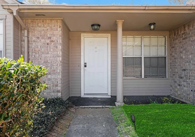 Homes for sale in Friendswood, TX | 1826 Pilgrims Point Dr, Friendswood, TX 77546 | MLS# 96248821