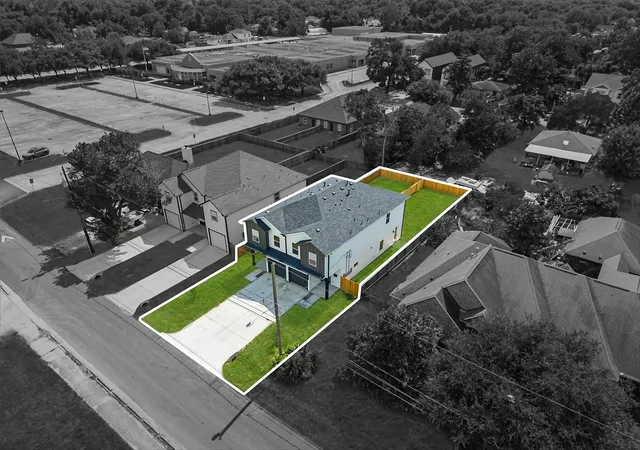 2nd image of 8209 Carver Rd, Houston, TX 77088