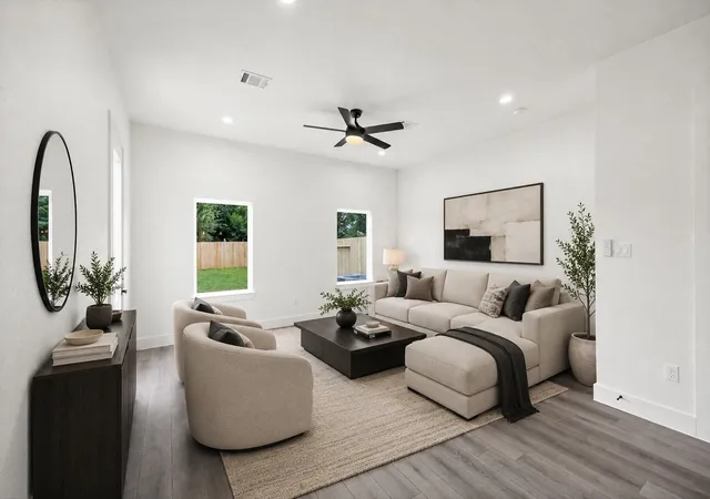 3rd image of 8209 Carver Rd, Houston, TX 77088