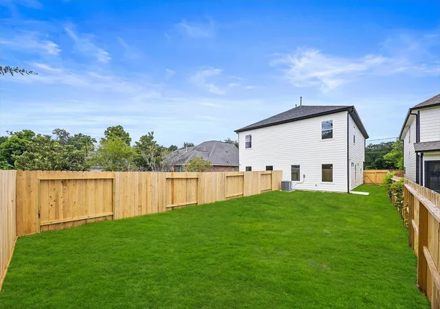 4th image of 8209 Carver Rd, Houston, TX 77088