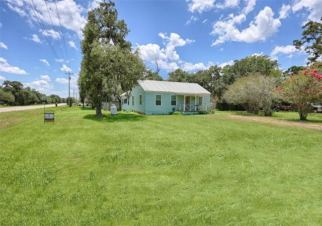2nd image of 5810 Avenue E, Sheridan, TX 77475 | MLS# 49707032