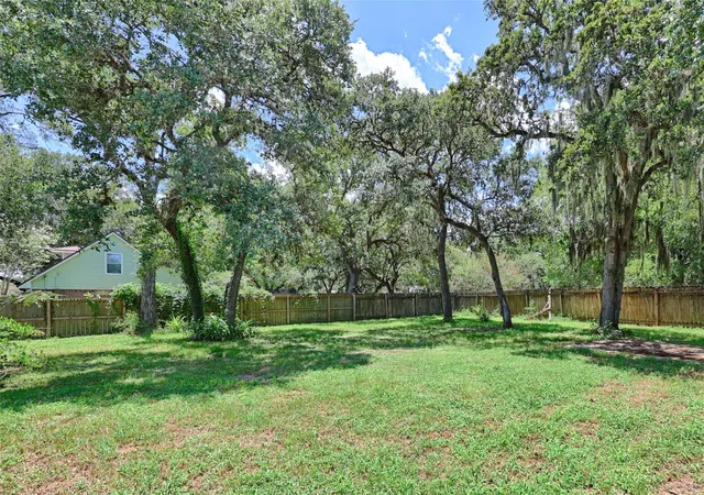 3rd image of 5810 Avenue E, Sheridan, TX 77475 | MLS# 49707032