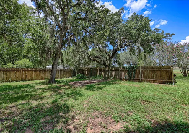 4th image of 5810 Avenue E, Sheridan, TX 77475 | MLS# 49707032