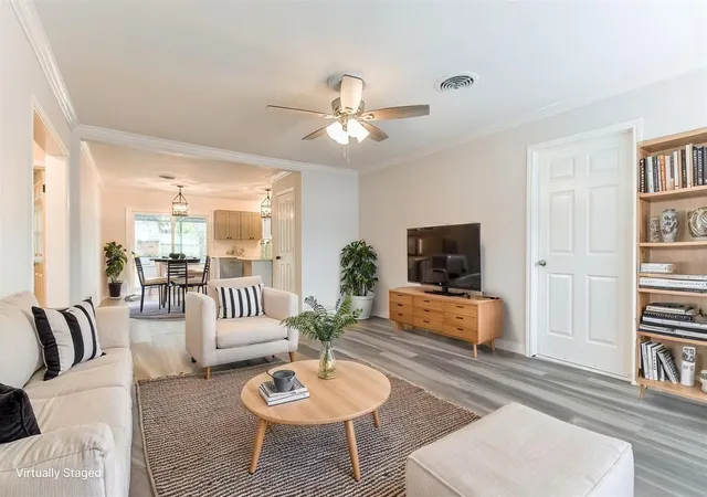 4th image of 1309 W Lang St, Alvin, TX 77511 | MLS# 79652474