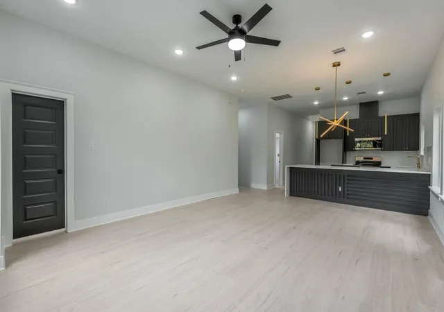 2nd image of 1216 Johnston St, Houston, TX 77022