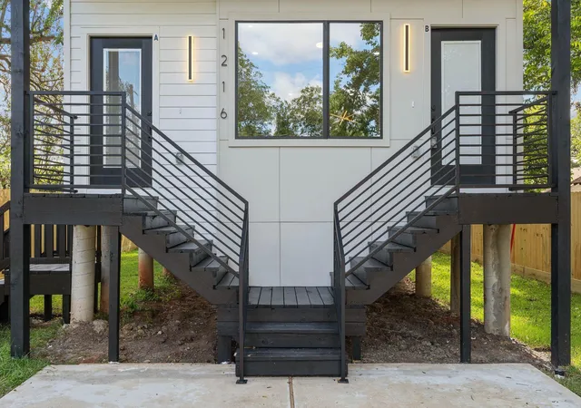 4th image of 1216 Johnston St, Houston, TX 77022