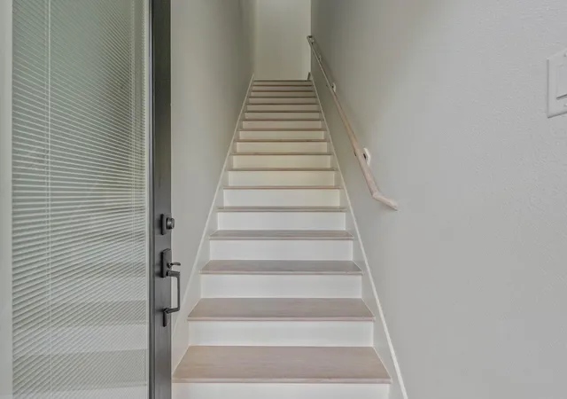 5th image of 1216 Johnston St, Houston, TX 77022