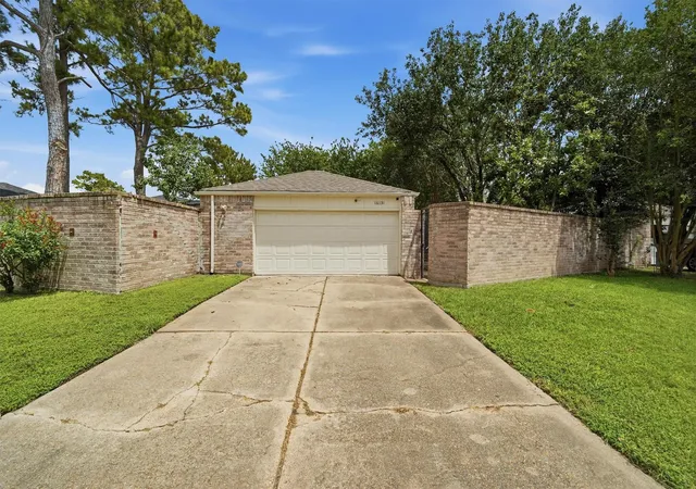 Photo 3 of Single family home for sale at 16131 Highlander Dr, Houston, TX 77082 | MLS# 35045136 | Listing updated on 2026-09-08