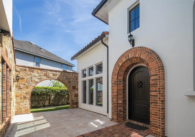 Photo 4 of Single family home for sale at 6307 Kennedy Hills Ct, Sugar Land, TX 77479 | MLS# 71138669 | Listing updated on 2026-09-23