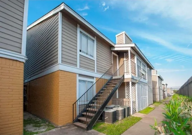 Townhouse for sale at 12639 Ashford Meadow Dr #E-F, Houston, TX 77082 | MLS# 33663372