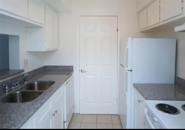 Photo 3 of Townhouse for sale at 12639 Ashford Meadow Dr #E-F, Houston, TX 77082 | MLS# 33663372 | Listing updated on 2026-08-11