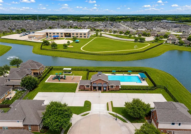 32nd image of 363 Selah Ct, Alvin, TX 77511 | MLS# 3826150
