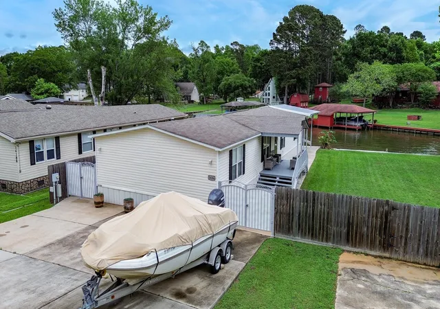 2nd image of 14186 Shadow Bay Dr, Willis, TX 77318 | MLS# 56547083