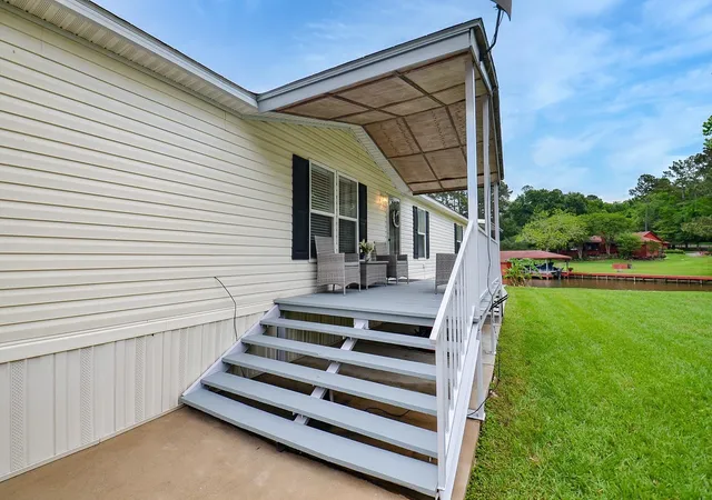 Photo 3 of Single family home for sale at 14186 Shadow Bay Dr, Willis, TX 77318 | MLS# 56547083 | Listing updated on 2026-08-31