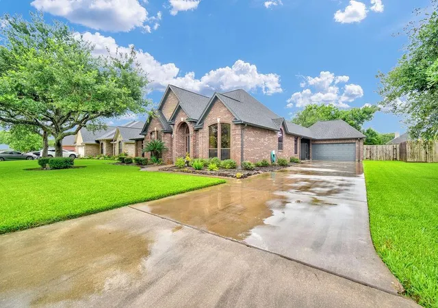 Homes for sale in Lake Jackson, TX | 105 Indian Paintbrush, Lake Jackson, TX 77566 | MLS# 59802377
