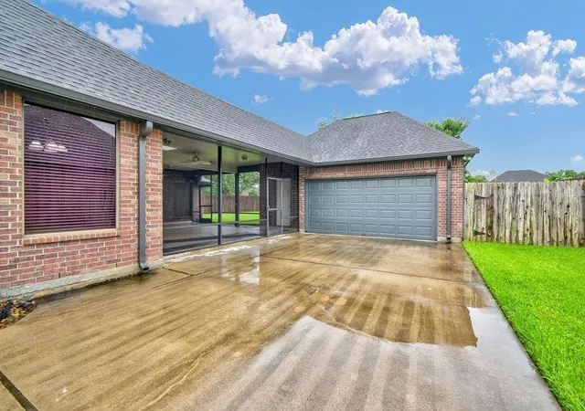 3rd image of 105 Indian Paintbrush, Lake Jackson, TX 77566 | MLS# 59802377