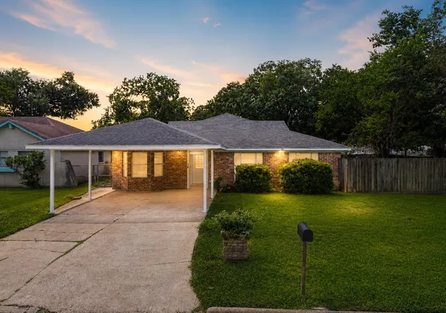 1st image of 10102 Valley Breeze Dr, Houston, TX 77078 | MLS# 66451436