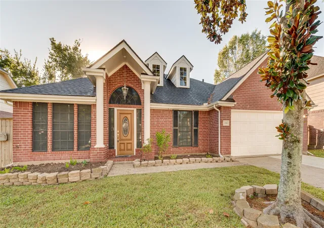 1st image of 2311 Piney Woods Dr, Pearland, TX 77581 | MLS# 54956900