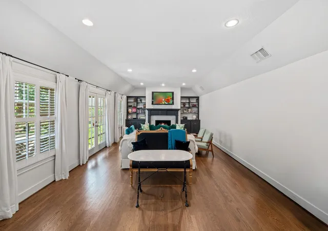 Homes for sale in West University Place, TX | 6111 Wakeforest Ave, West University Place, TX 77005 | MLS# 77675802