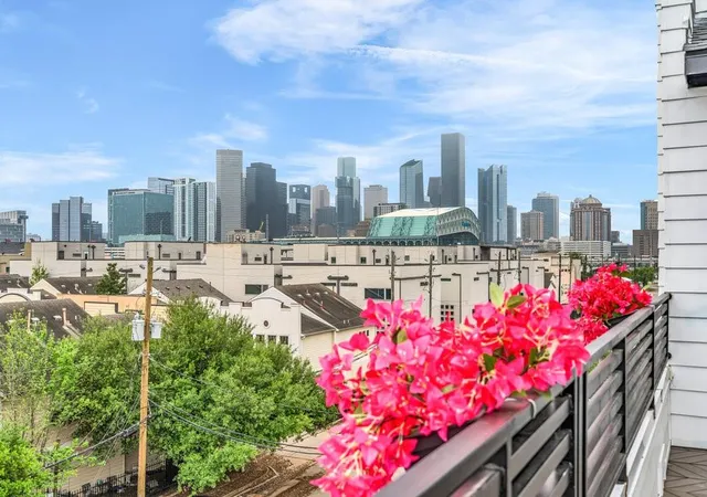 Photo 1 of Townhouse for sale at 3 N St Charles St F St, Houston, TX 77003 | MLS# 68602708 | Listing updated on 2026-09-11
