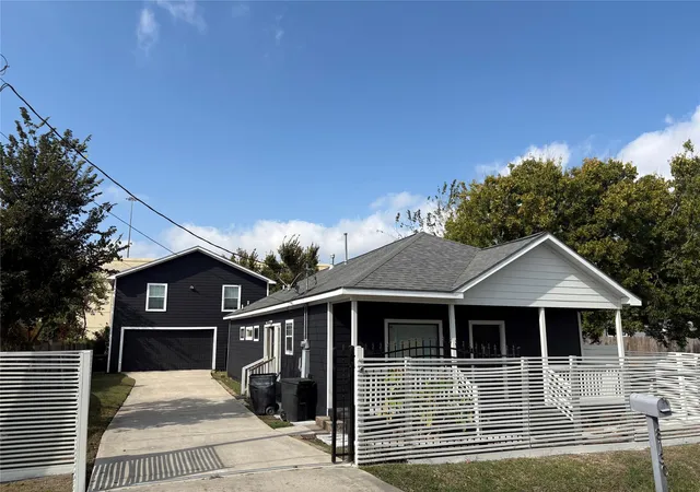 Photo 3 of Single family home for sale at 8130 Bassett St, Houston, TX 77051 | MLS# 59036174 | Listing updated on 2026-09-14