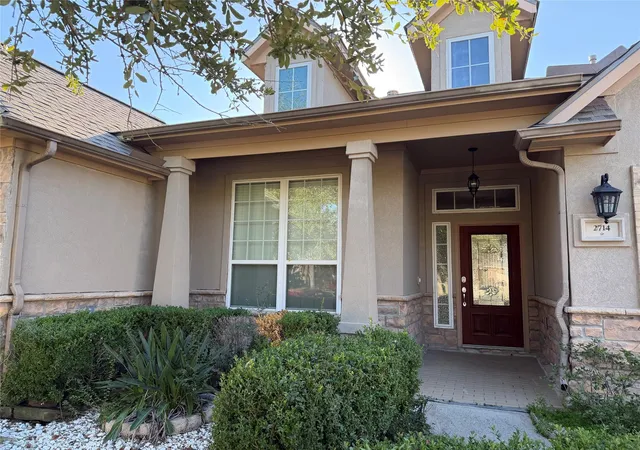 Photo 3 of Single family home for sale at 2714 White Fls Dr, Pearland, TX 77584 | MLS# 93477324 | Listing updated on 2026-09-21