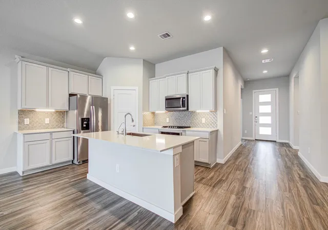 Photo 4 of Single family home for sale at 10026 Angelina Woods Ln, Conroe, TX 77384 | MLS# 10802931 | Listing updated on 2026-08-22